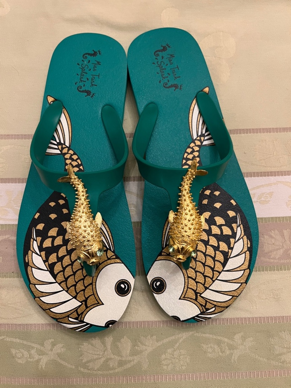 VTG Miss Trish of Capri Green Tropical Fish Embellished Thong Sandals Size 10